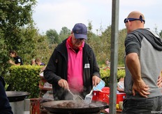 Medewerkers van De Grote Wiede zorgde voor een hapje en drankje
