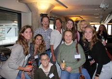 Van links naar rechts Team Beleid, Kennis & Stakholdermanagement van Skal Biocontrole. Tessa Ubels, Josina Hoetelmans, Jan Wicher Krol, Inge de Groot (zittend), Erika Smale, Lieve van Rijsbergen, Nicolette Klijnhout-Klijn (directeur Skal Biocontrole), Margriet Mulder en Demi Roesink