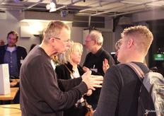 Hoogleraar plantbiologie Harro Bouwmeester geeft na afloop antwoord op vragen