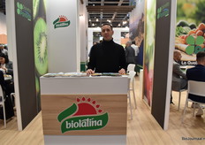 Biolatina met Matteo Falzarano, zij zijn Demeter gecertificeerd en hebben o.a. kiwi, bloemen, venkel en biet, maar ook noten in dop