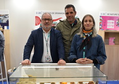 Campos de Granada met Fernando Vásquez, Norberto Cañadas Frías en Paula Spa Martin, ook zij zitten in kasgewassen