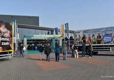 De 1e beursdag begon zonnig