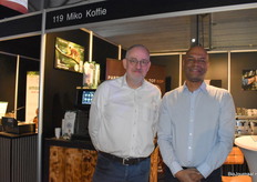 Emile Stuijvenberg en Ianto Haakmat van Miko koffie met de Puro Koffie en theelijn