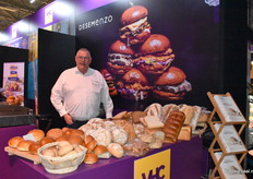 Jan van de Werken van Desemenzo had weer een mooi broodplankje gemaakt. 1 van hun 3 bakkerijen werkt volledig biologisch