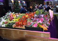 ipv bloemen was het VHC Krekoplein aangekleed met AGF in allerlei kleurrijke soorten en maten