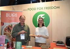 Serge en Astrid Dossche van Food for Freedom. Een familiebedrijf in Maldegem en Ruddervoorde (België), dat sinds 1983 een vaste waarde is in de wereld van de biologische vleesvervangers.