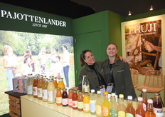 Yamina Bouten en Louise Van Utterbeeck van Pajottenlander. Het bedrijf levert volledig biologische fruitsappen, fris- en energiedranken