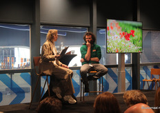 Dagvoorzitter Elise Bijkerk in gesprek met Tim Moerman.