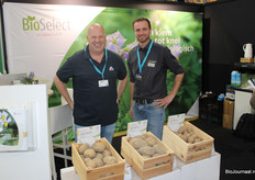 Frank Druyff en Rogier Schoone van BioSelect hopen op een beter aardappelenjaar, Frank ziet al goede voortekenen.