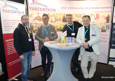 Ferry Krop van Ekoplaza, Jeremy Bish en Martin Slagter van Vakcentrum, samen met Cees van Ham van Supergarant.