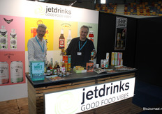 Dennis van Haaren en Dmitri Peters van Jetdrinks doen een greep uit hun brede selectie aan dorstlessers.