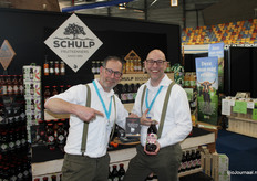 Jaap van Pijkeren en Frederik de Koning van Schulp Vruchtensappen met hun krachtsap blauwe bes.