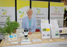 Jacqueline Baar van SoilBest geeft je een inkijkje in de wereld van schimmels en ander bodemleven.