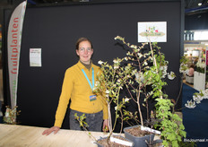 Nelleke van Liere van Dijkwels fruit verspreidt de geur van de lente over de beursvloer.