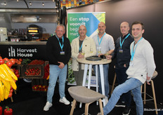 Hidde Zijlstra, Geert Visker van Vitensa, Heiko de Ruiter, Jaap van den Berg van Harvest House en Lowie Verbeek van Bioverbeek zijn al begonnen met de borrel.