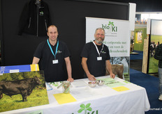 Tjarko Groendijk en René Keulen van Coöperatie Biologische Rundveefokkerij, ofwel Bio KI, brengen een breed assortiment aan koeienrassen aan de man.
