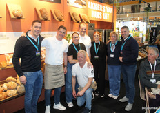 Gerrie, Randy, Wendy en Timmy van der Westen, Frank van Wanrooij en de rest van het team van Bakkerij Van der Westen.
