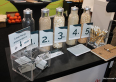 Weet jij van welke planten deze zaden zijn? Antwoorden kun je inleveren bij Vitalis.