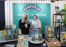 Lara en Wieke van Hampstead. Biologische thee uit India, waar op de plantages de tijgers van de verpakking te vinden zijn.