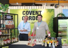 Jelmer Daniëls (rechts) van Covent Garden met de splinternieuwe bio craft soda varianten.