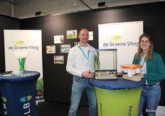 Sanne Graafstra en Thomas Uenk van De Groene Vlieg. Hun specialisatie is plaagbeheersing binnen de uienwereld.