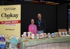 Gosia van Dinter en Jan Willem Ekelenkamp van Chokay met hun vele varianten suikervrije en vegan chocola.