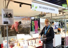 Barbara van De Goede Vissers, waar ze naast het vissen ook oesters met de hand rapen op de wadden.
