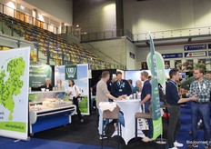 Het gezellige zuivelplein waar de diverse zuivelbedrijven druk aan het netwerken waren.