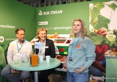 Marco, Heleen Bos, en Chantal Sel van Rijk Zwaan waar ze nieuwe groenten- en fruitrassen ontwikkelen en wereldwijd zaden verkopen.