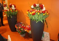 De vrouw van Peter had deze bloemstukken gemaakt voor het Holland Paviljoen.