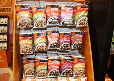 Je kunt het zo gek niet bedenken, of het is omhuld met chocolade.