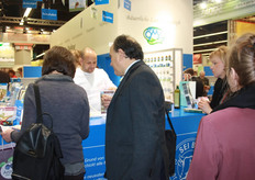 ÖMA (Ökologischen Molkereien Allgäu) liet bezoekers proeven van hun nieuwe kaasspecialiteiten.