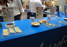 Links brie met truffelolie.