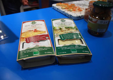 "Nieuw: Ze noemen dit zelf 'De geraffineerde braadkaas'. "Dit kan bereid worden in de pan en in de oven. De Alm-Schnitte is van een speciaal recept, zodat deze niet uiteen valt tijdens het bakken." Handig is dat de kaas per twee verpakt zit, zodat een deel bewaard kan worden."