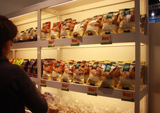 Nieuwe crackers in drie smaken: met sesam, Griekse zeezout en de tomatencracker met Parmezaanse kaas.