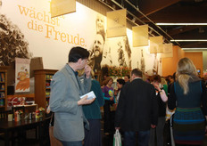 Veel belangstelling voor de nieuwe producten van Sonnentor.