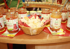 Dit zijn twee nieuwe sauzen: tomatensaus Andalusia en rijst- en noedelsaus Thai.