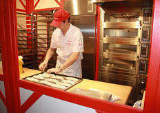 Backaldrin had een echte bakkerij in de stand.