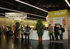 IFOAM en FiBL gebroederlijk naast elkaar in hal 1.