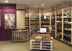 Veel verschillende wijnen in 'The World of Wine'.