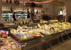 Zeer divers zuivelaanbod op de versafdeling.