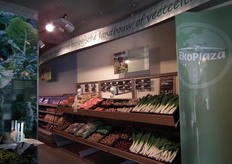 De herkenbare band met tekst die in iedere EkoPlaza terug te vinden is.