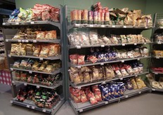 Rekken vol met chips.