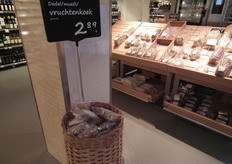 Vruchtenkoek in de aanbieding.