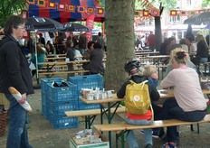 Tussen de kramen konden bezoekers even bijkomen.