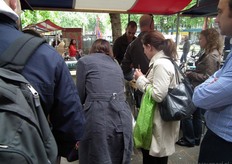 Veel belangstelling voor de producten van Florentin.