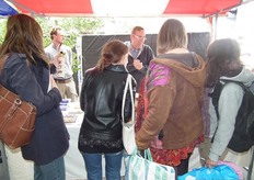 Veel interesse voor de producten van Amanprana in de stand van Noble House.