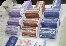 Bij aankoop van één potje, kreeg men een zeepje cadeau.