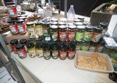In de stand ernaast was ruimte ingeruimd voor de pesto's van het eigen merk.