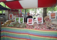 Jetse Schokker (rechts) en Freek toonden de producten van ID Organics (voorheen Budgetbulk).